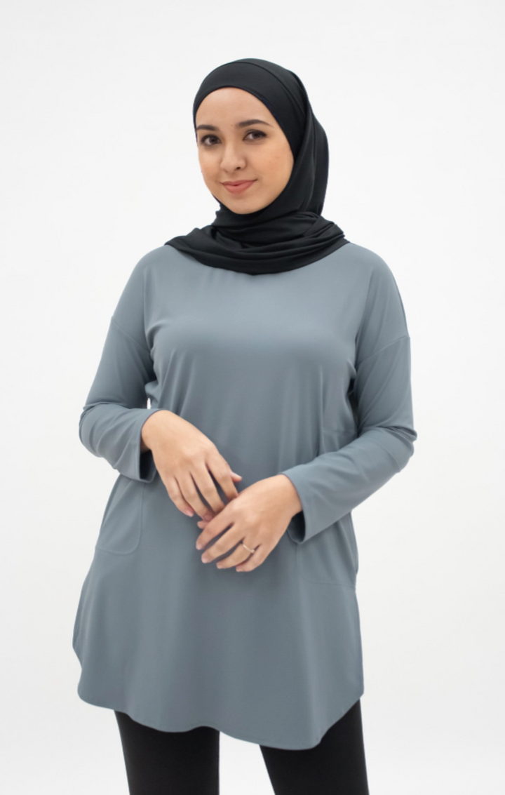 Zijdezachte Modest sporttop - Luxe comfort in staalblauw