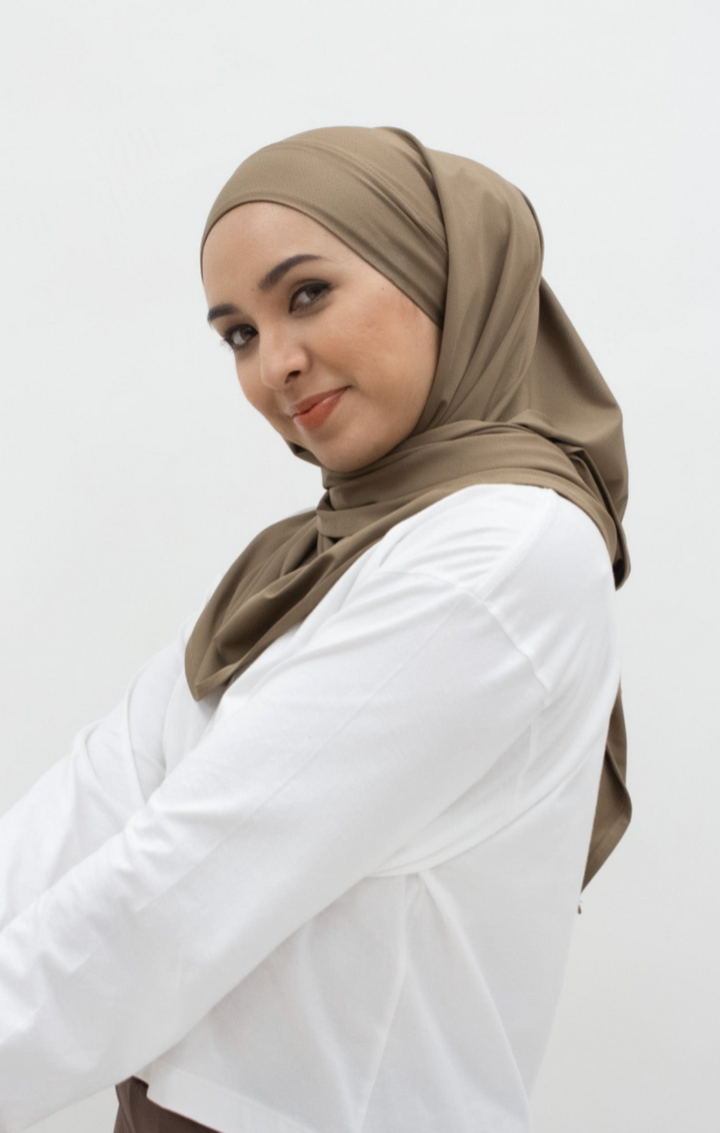 Mokkabruine Maxi Sport Hijab met Strikbanden - Extra Lange Sporthoofddoek