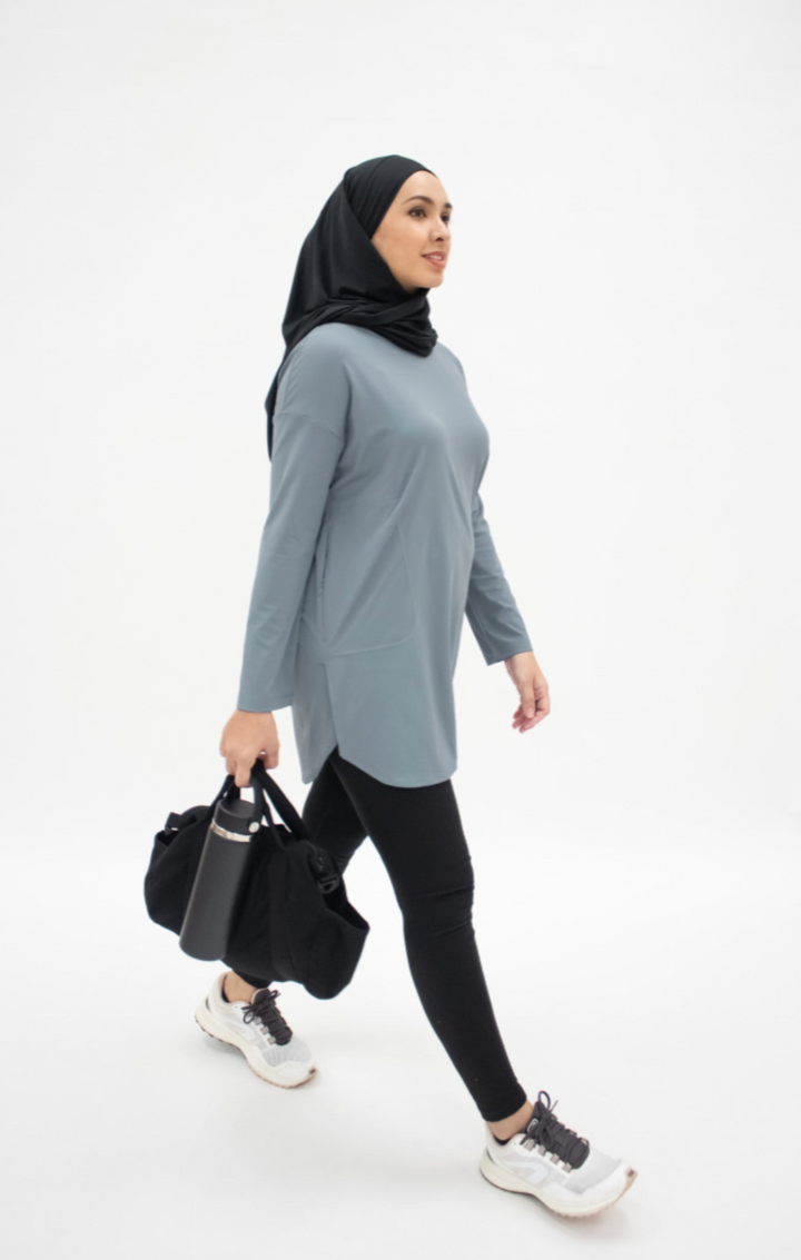 Zijdezachte Modest sporttop - Luxe comfort in staalblauw